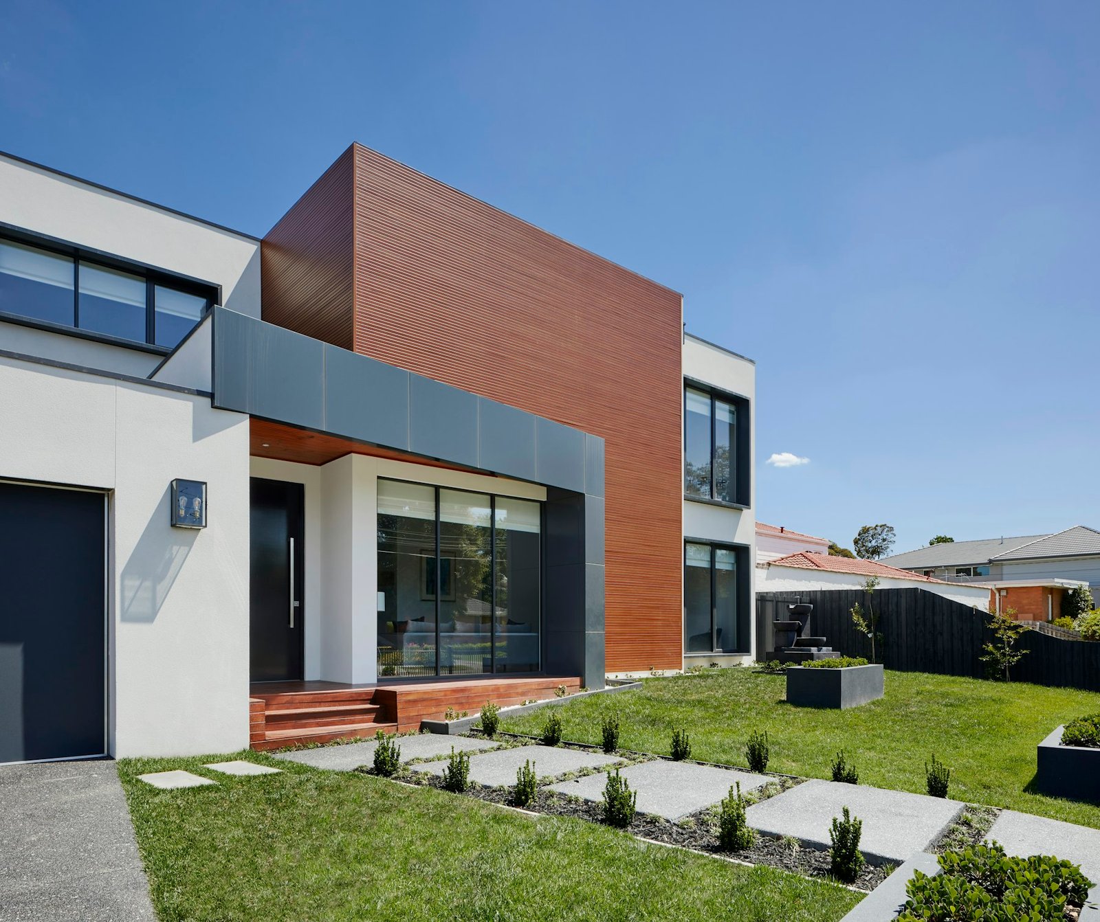 Contemporary residence exterior
